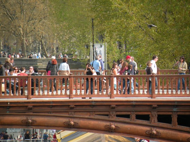  badauds sur les ponts